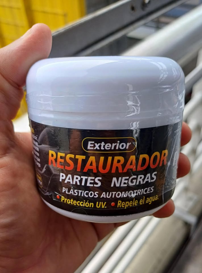 Cera Restauradora de Plásticos Pantera 120gr